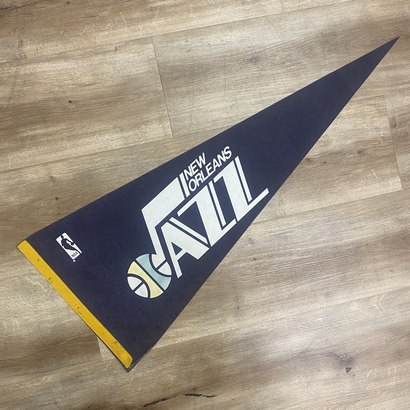 NEW ORLEANS JAZZ VINTAGE 1970s DEFUNCT NBA BASKETBALL LOGO SPELLOUT PENNANT  – The Felt Fanatic